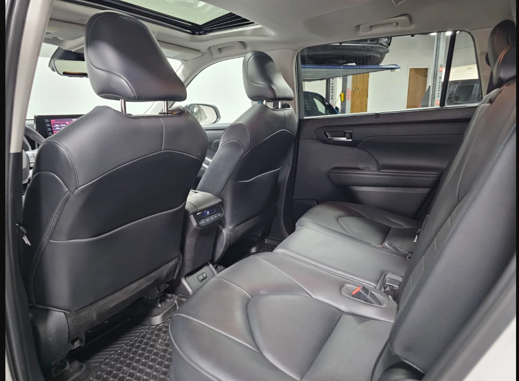 Toyota Highlander AWD* XLE* Softex* м.Точки* ACC* Подгрев* 7-местен, снимка 14 - Автомобили и джипове - 56083713