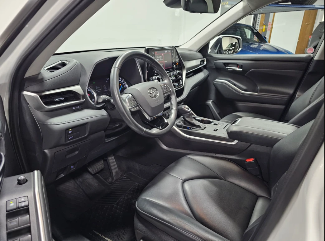Toyota Highlander AWD* XLE* Softex* м.Точки* ACC* Подгрев* 7-местен, снимка 6 - Автомобили и джипове - 56083713