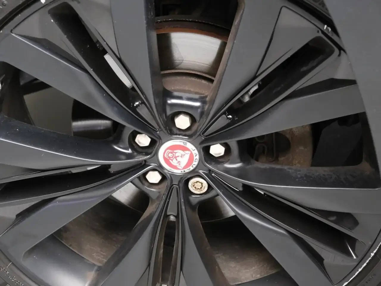 Jaguar F-PACE Distinctive by design. Sporty by nature All Wheel | Mobile.bg � ����������� 6