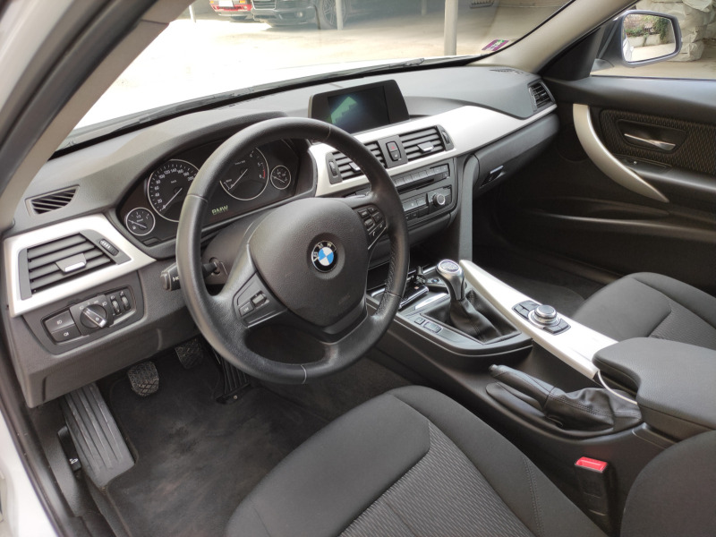 BMW 318 X-Drive / Отлично състояние , снимка 11 - Автомобили и джипове - 46021979