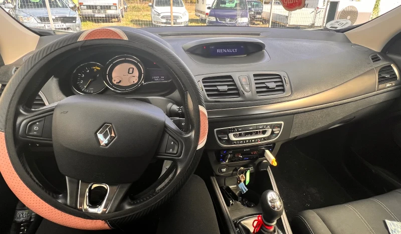 Renault Megane, снимка 8 - Автомобили и джипове - 47552567