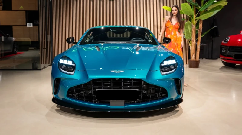 Aston martin V8 Vantage 4.0 Facelift, снимка 4 - Автомобили и джипове - 48388523