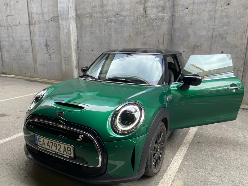 Mini Cooper SE British Racing Green 
