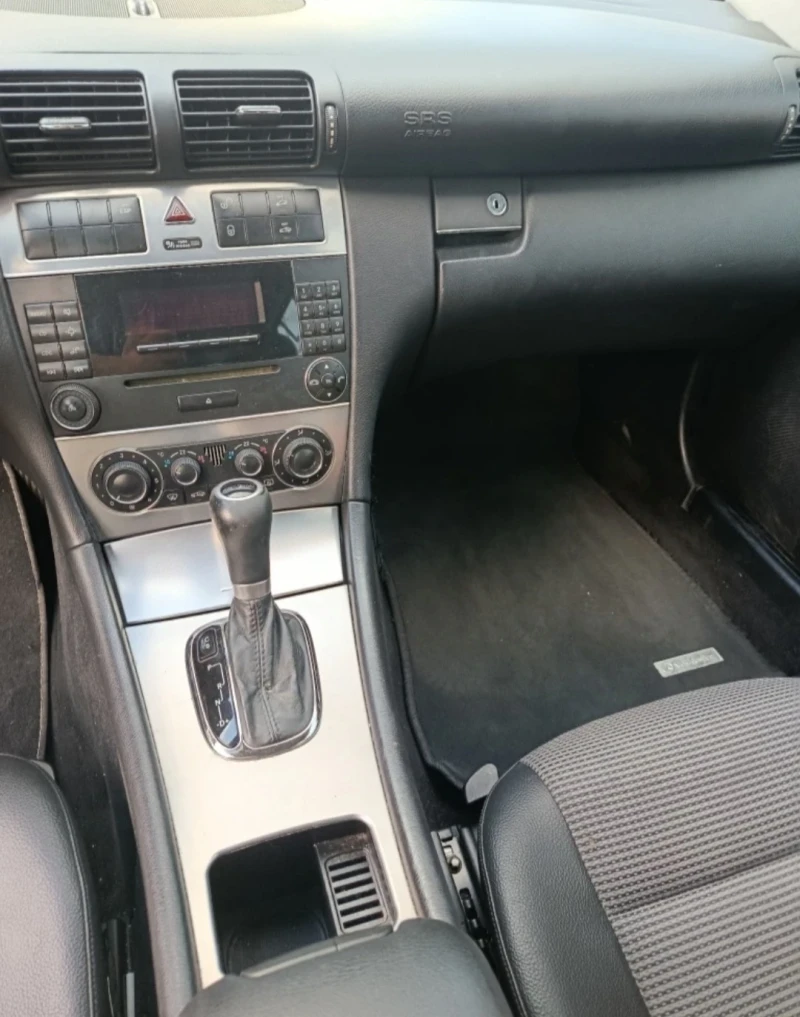 Mercedes-Benz C 200, снимка 7 - Автомобили и джипове - 52510634