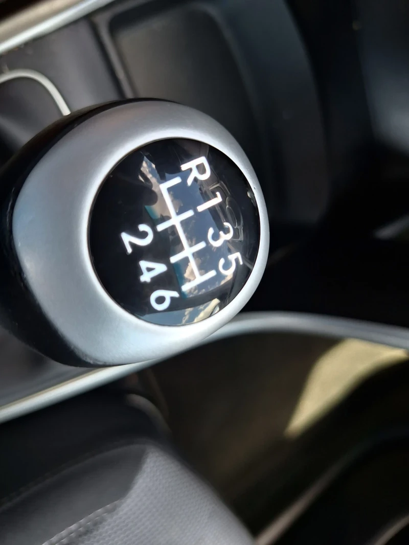 Hyundai I30 1.6-МНОГО ЗАПАЗЕНА, снимка 12 - Автомобили и джипове - 53079006