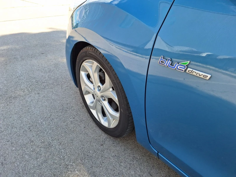 Hyundai I30 1.6-МНОГО ЗАПАЗЕНА, снимка 5 - Автомобили и джипове - 53079006