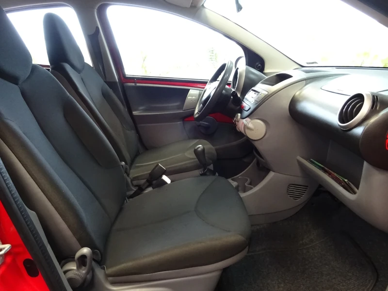 Toyota Aygo 1.0I 5 Врати Климатик, снимка 10 - Автомобили и джипове - 53272492