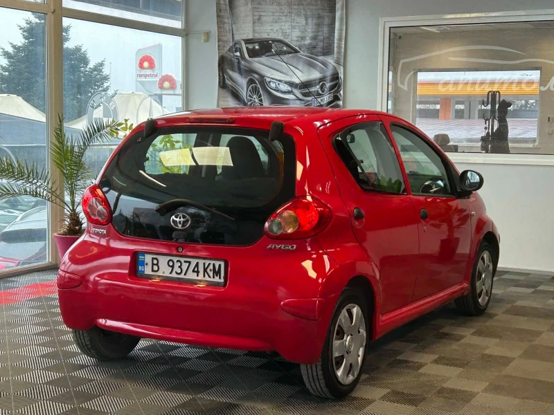 Toyota Aygo 1.0I 5 Врати Климатик, снимка 6 - Автомобили и джипове - 53272492