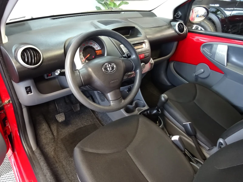 Toyota Aygo 1.0I 5 Врати Климатик, снимка 8 - Автомобили и джипове - 53272492