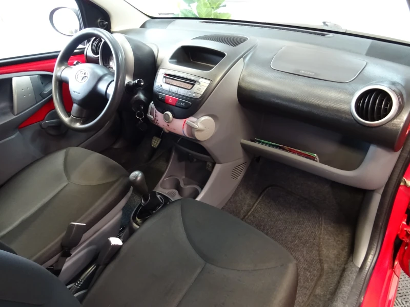 Toyota Aygo 1.0I 5 Врати Климатик, снимка 9 - Автомобили и джипове - 53272492