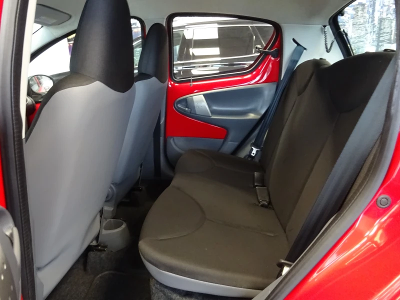Toyota Aygo 1.0I 5 Врати Климатик, снимка 15 - Автомобили и джипове - 53272492