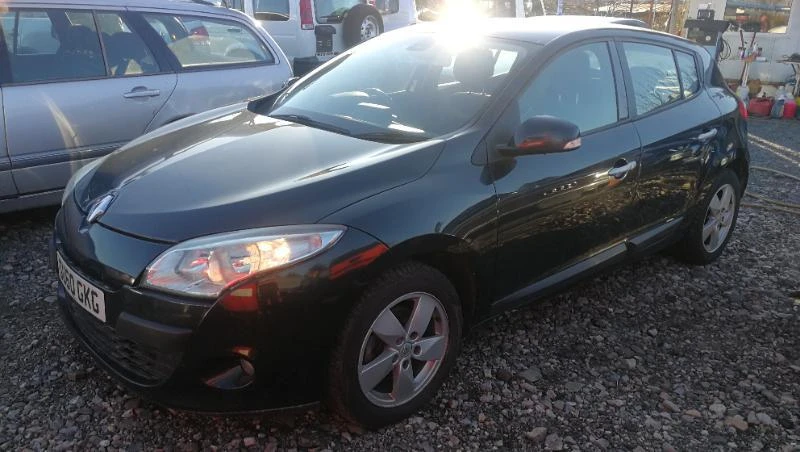 Renault Megane 1.5DCI-НА ЧАСТИ , снимка 2 - Автомобили и джипове - 30429199