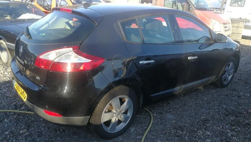 Renault Megane 1.5DCI-НА ЧАСТИ , снимка 4 - Автомобили и джипове - 30429199