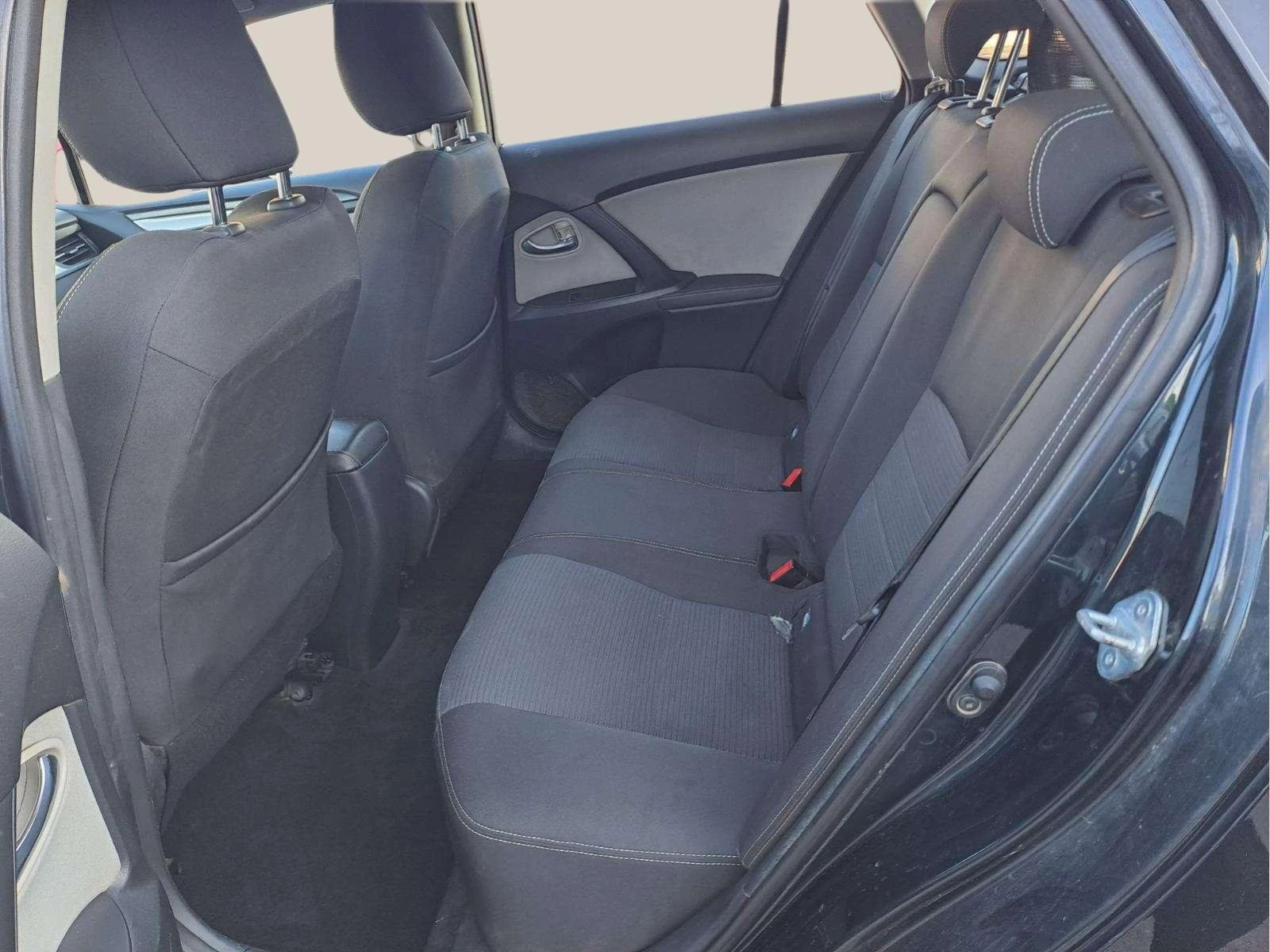 Toyota Avensis 2.0 D4D - изображение 8