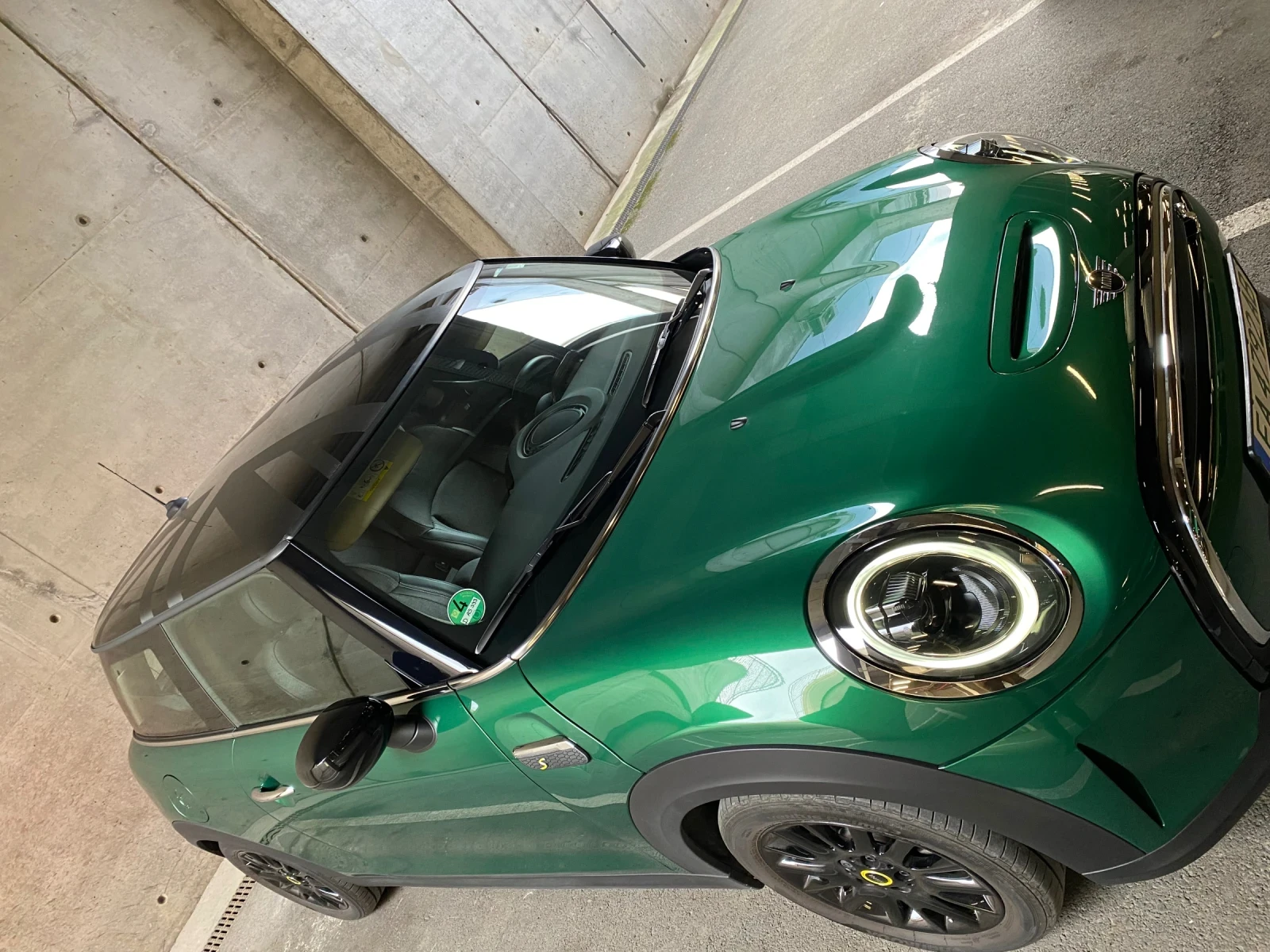 Mini Cooper SE British Racing Green  - изображение 7