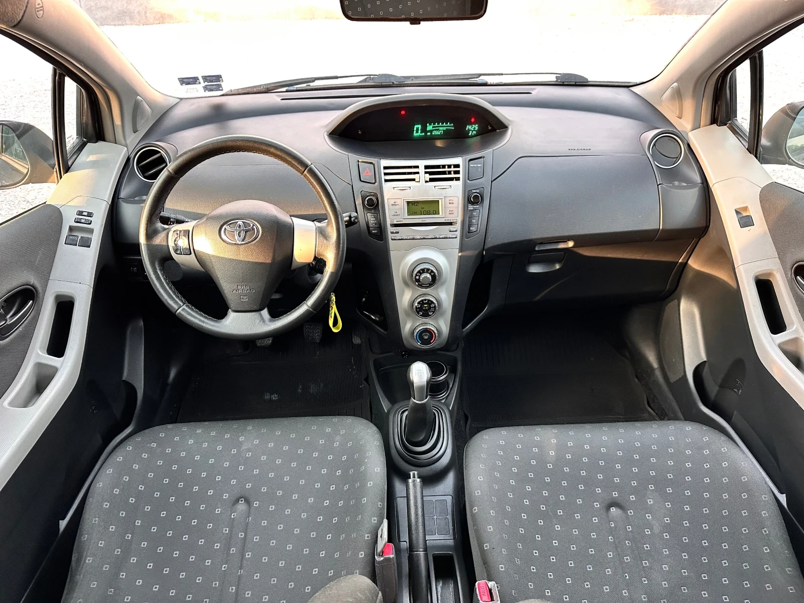 Toyota Yaris  - изображение 5