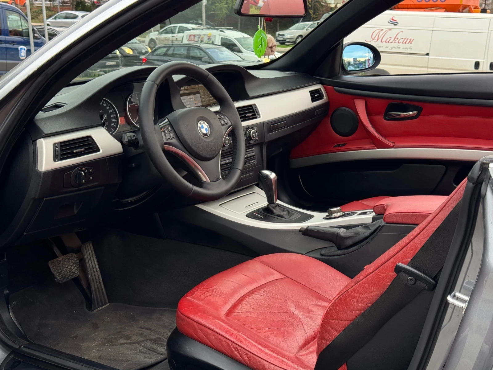 BMW 320 3 Series Convertible (E93) - изображение 6