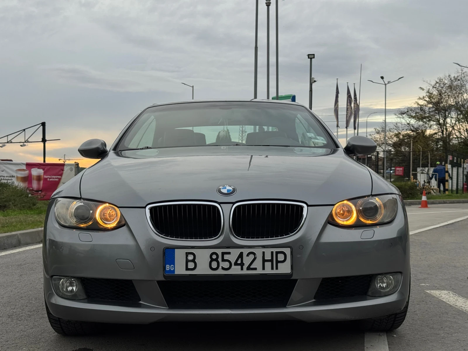 BMW 320 3 Series Convertible (E93) - изображение 8