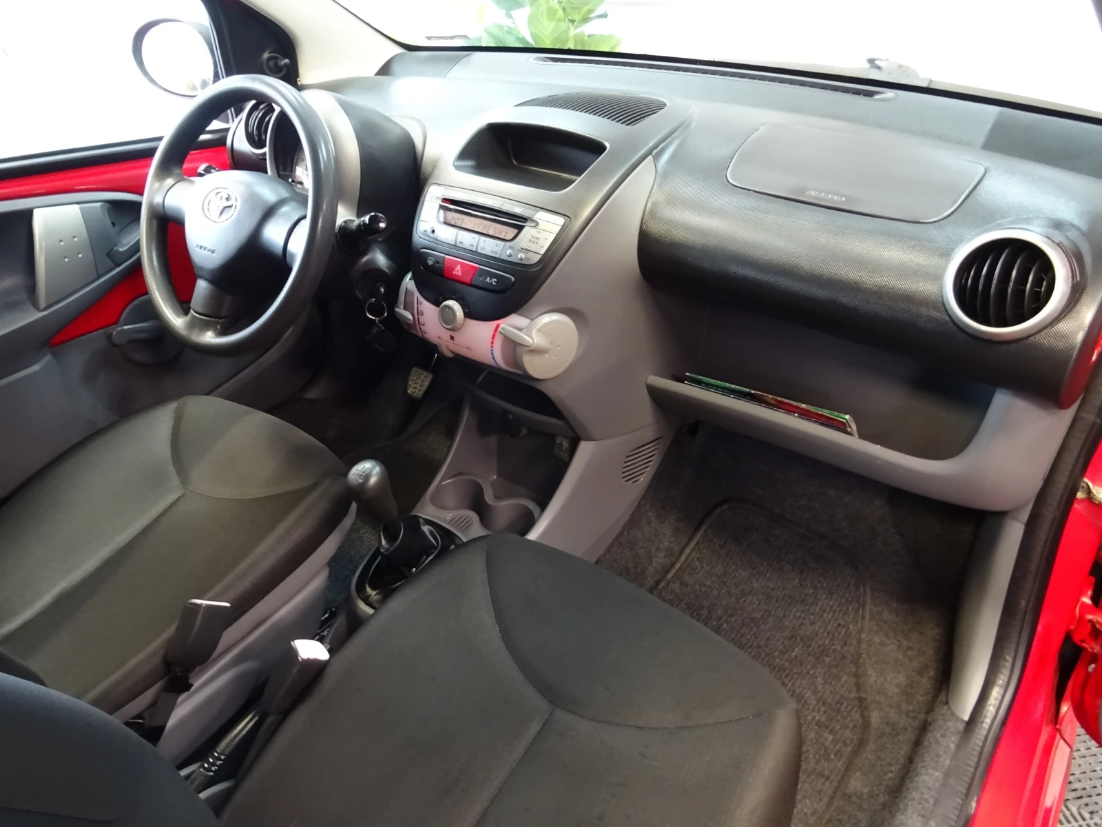 Toyota Aygo 1.0I 5 Врати Климатик - изображение 9