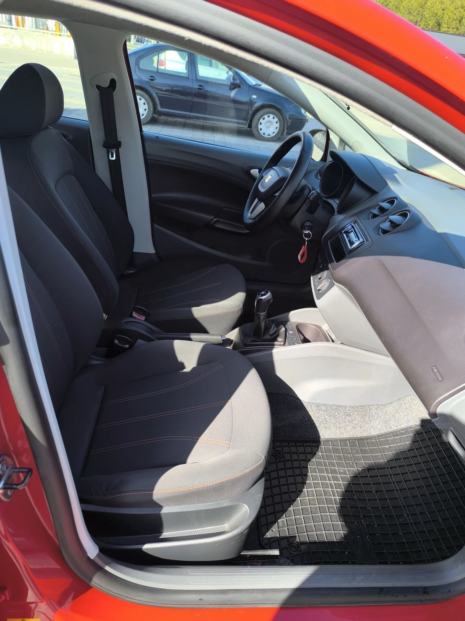 Seat Ibiza 1.2TDI, снимка 14 - Автомобили и джипове - 53799193