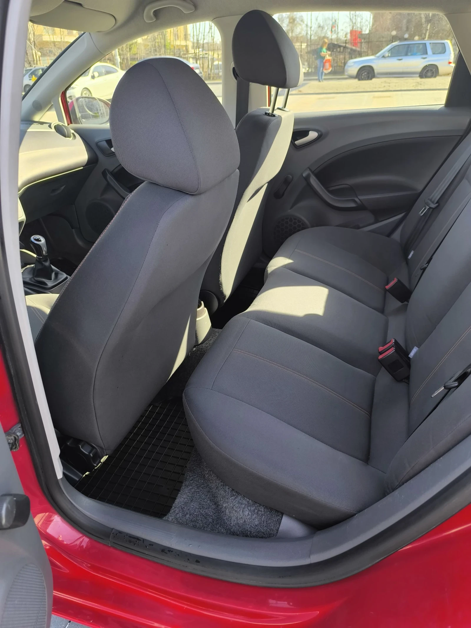 Seat Ibiza 1.2TDI, снимка 10 - Автомобили и джипове - 53799193