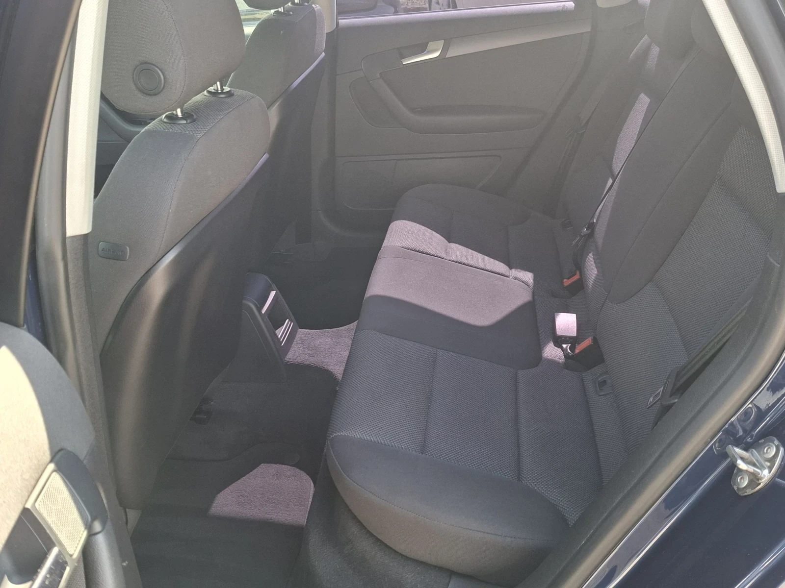 Audi A3 1.6TDi Sportbaск 105кс., снимка 12 - Автомобили и джипове - 54010060