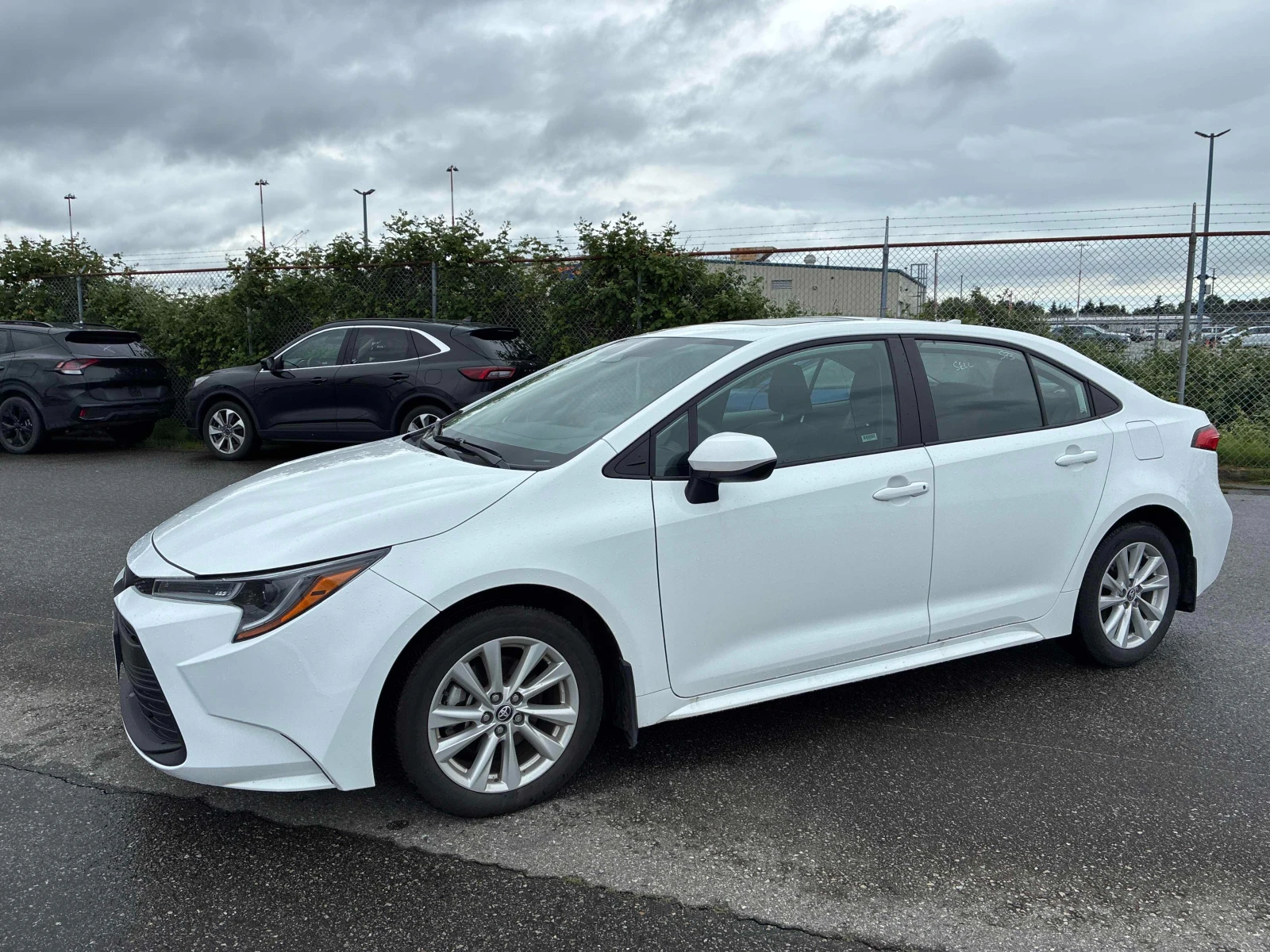 Toyota Corolla CARFAX * АВТО КРЕДИТ * ПРОГНОЗНА ЦЕНА ДО БГ * , снимка 3 - Автомобили и джипове - 54691480