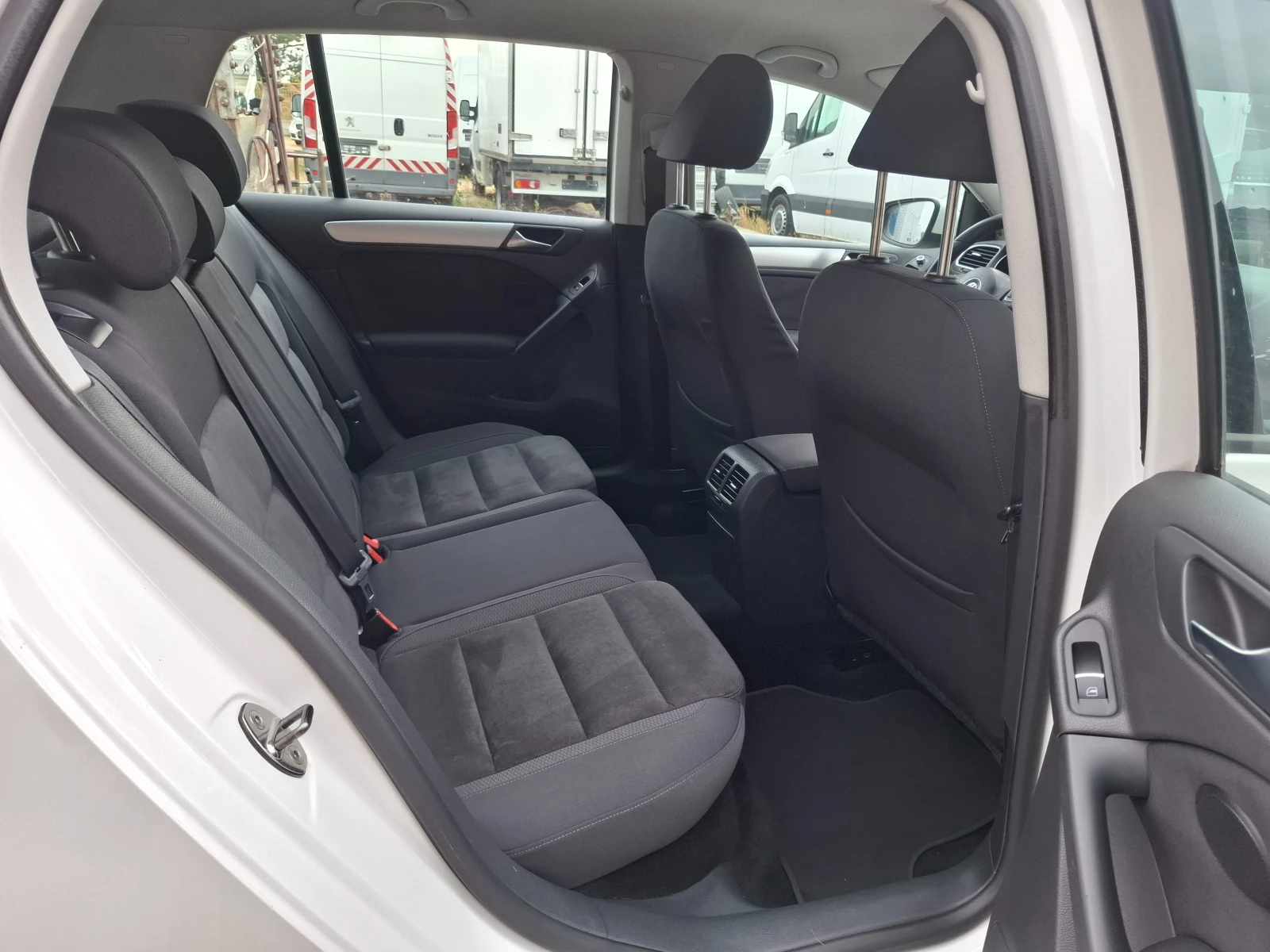 VW Golf 2.0tdi DSG, снимка 9 - Автомобили и джипове - 55146636