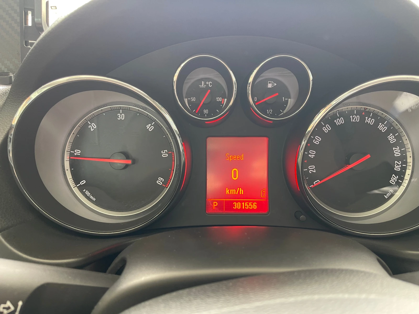 Opel Insignia Sports Tourer 2.0 CDTI (160 к.с.) Автоматик комби, снимка 13 - Автомобили и джипове - 55391302