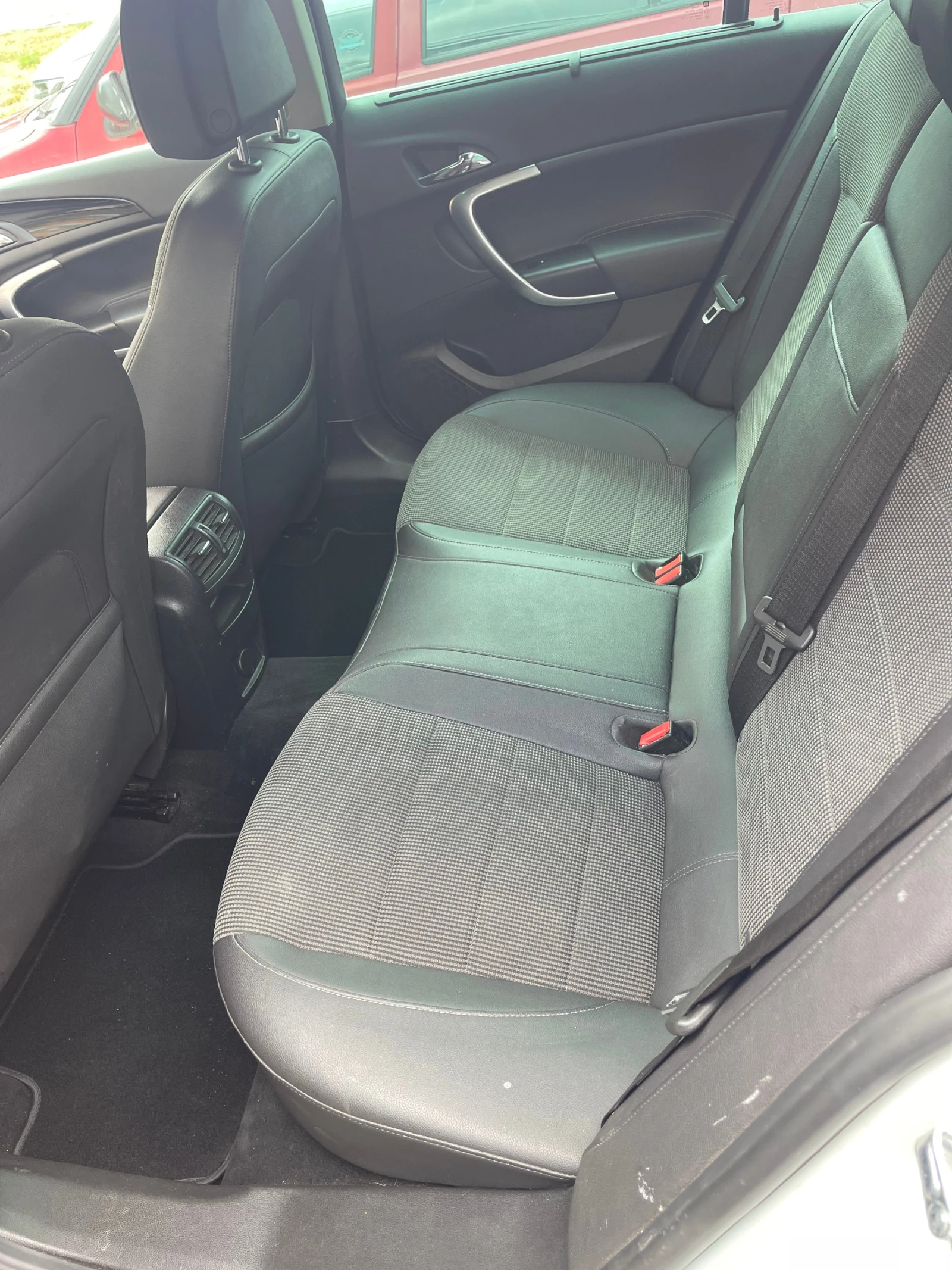 Opel Insignia Sports Tourer 2.0 CDTI (160 �.�.) ��������� ����� | Mobile.bg � ����������� 12