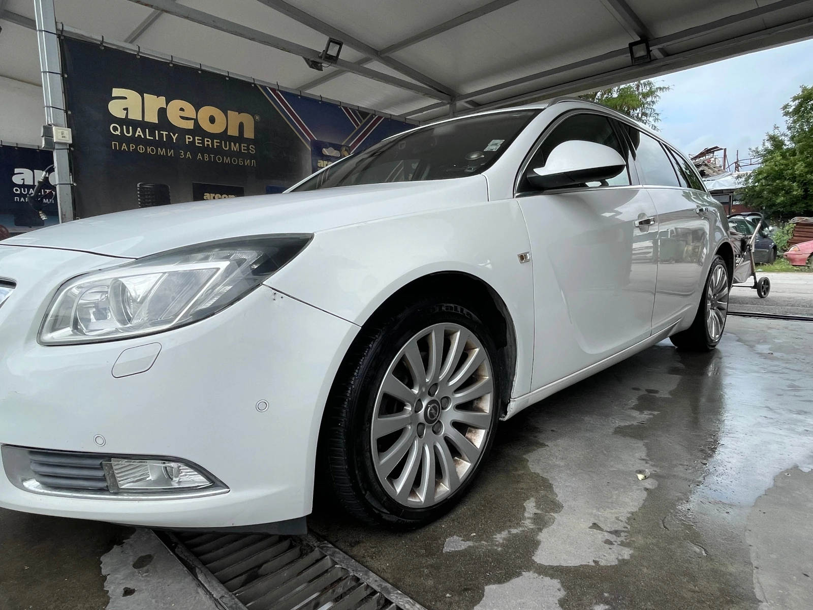 Opel Insignia Sports Tourer 2.0 CDTI (160 к.с.) Автоматик комби, снимка 2 - Автомобили и джипове - 55391302