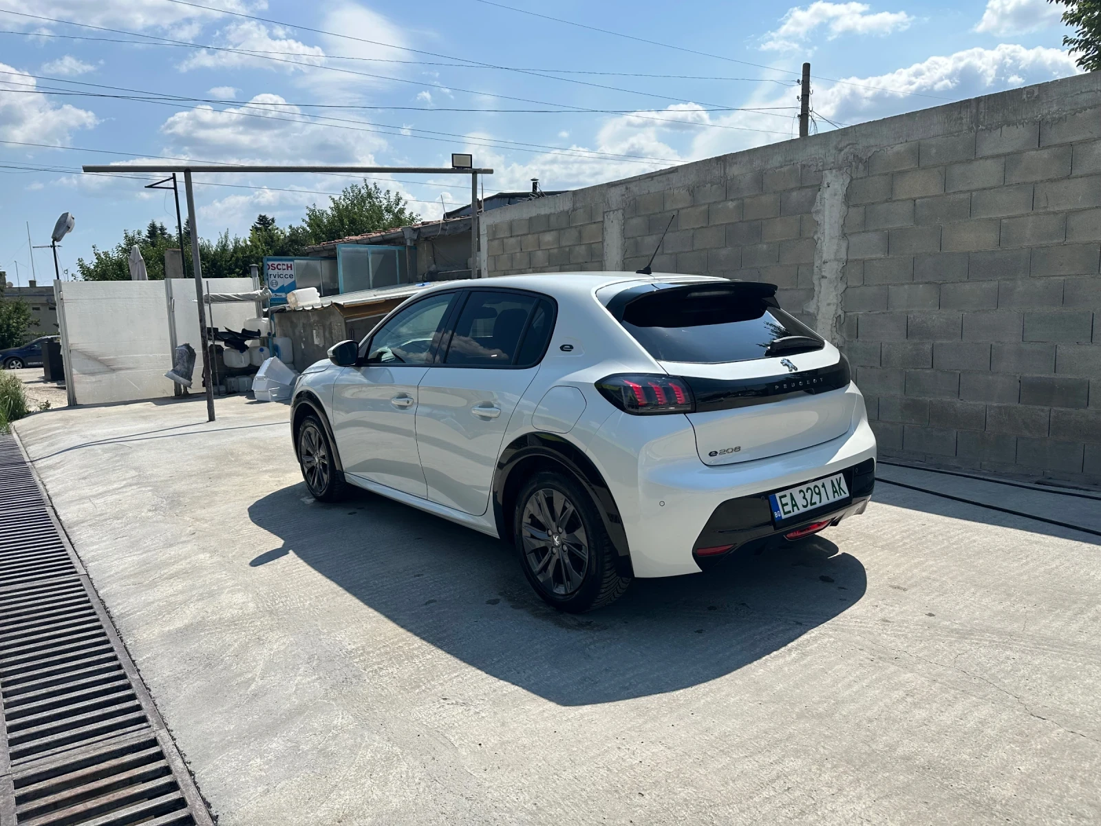 Peugeot 208 Peugeot 208e, снимка 2 - Автомобили и джипове - 55597281