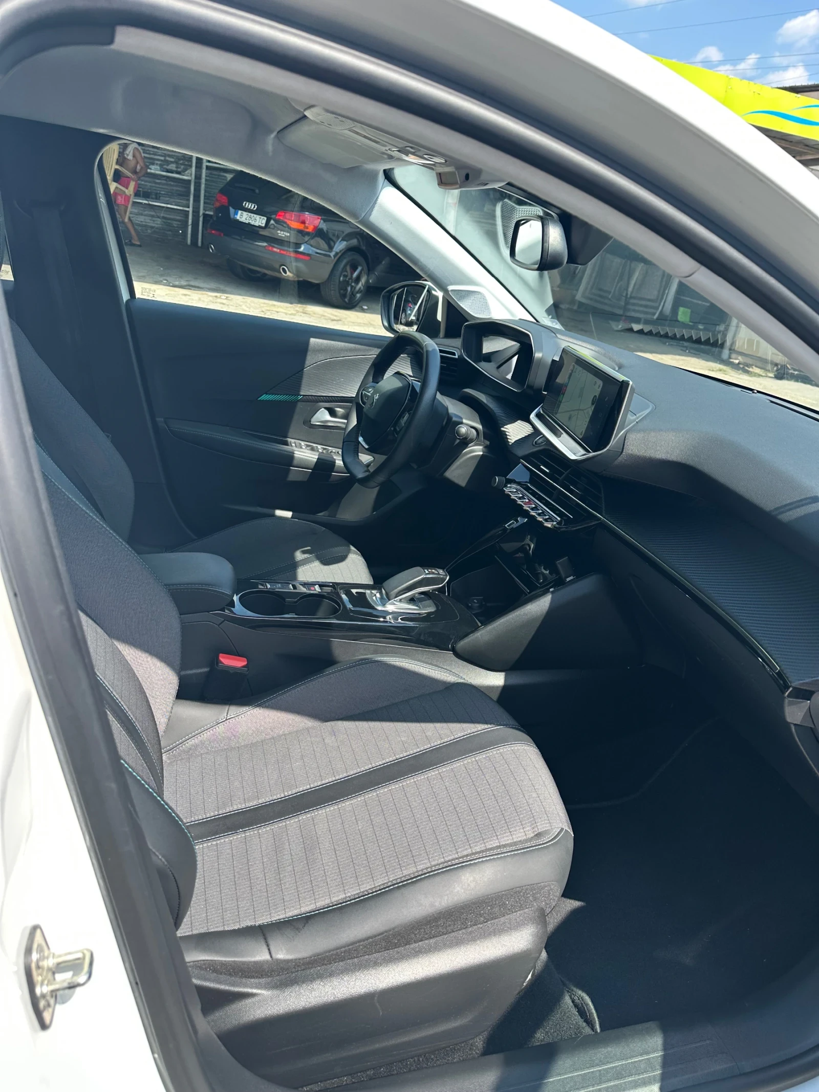 Peugeot 208 Peugeot 208e, снимка 13 - Автомобили и джипове - 55597281