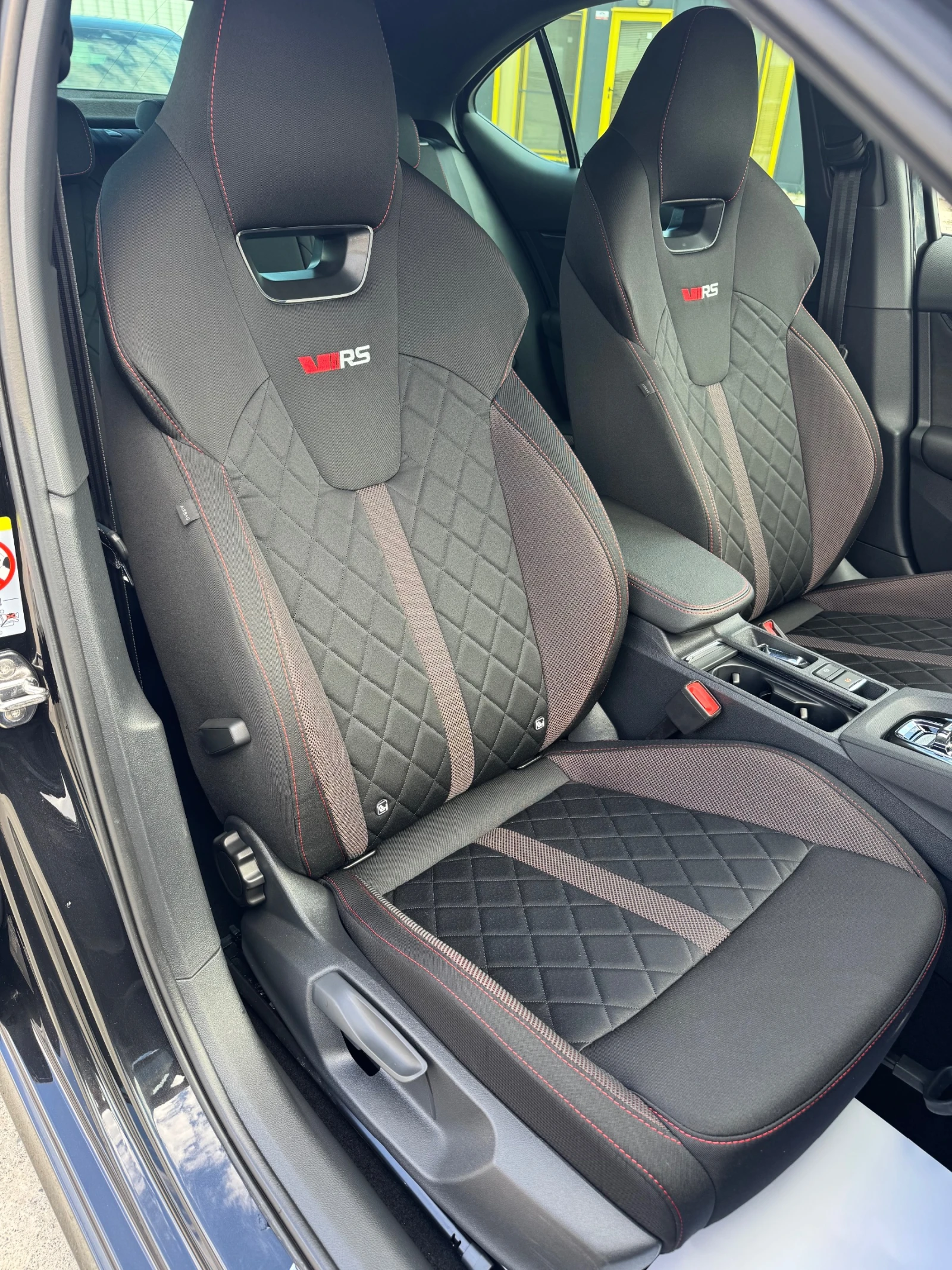 Skoda Octavia VRS 2.0d/DSG MAXTON ACC-Plus КАМЕРА WAZE CRYSTAL, снимка 11 - Автомобили и джипове - 56210639