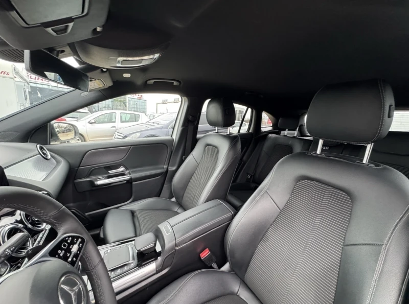 Mercedes-Benz GLA 200 FULL LED / DISTRONIC / КАМЕРА / SHADOW LINE, снимка 14 - Автомобили и джипове - 52133168