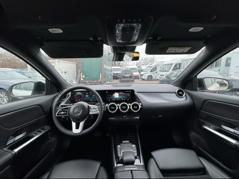 Mercedes-Benz GLA 200 FULL LED / DISTRONIC / КАМЕРА / SHADOW LINE, снимка 11 - Автомобили и джипове - 52133168