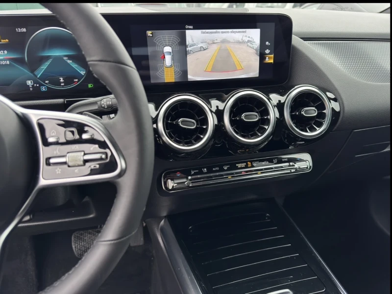 Mercedes-Benz GLA 200 FULL LED / DISTRONIC / КАМЕРА / SHADOW LINE, снимка 16 - Автомобили и джипове - 52133168