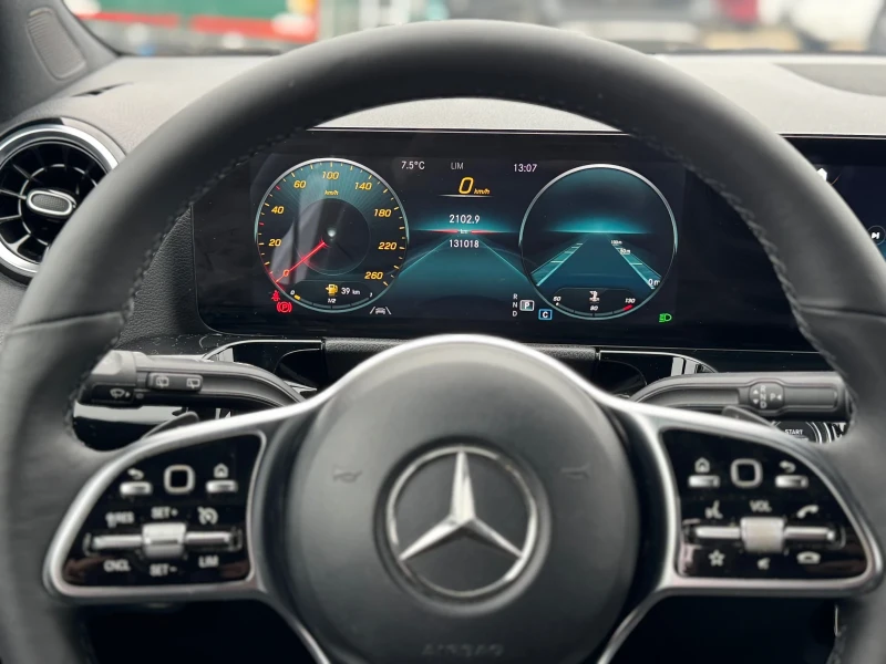 Mercedes-Benz GLA 200 FULL LED / DISTRONIC / КАМЕРА / SHADOW LINE, снимка 13 - Автомобили и джипове - 52133168