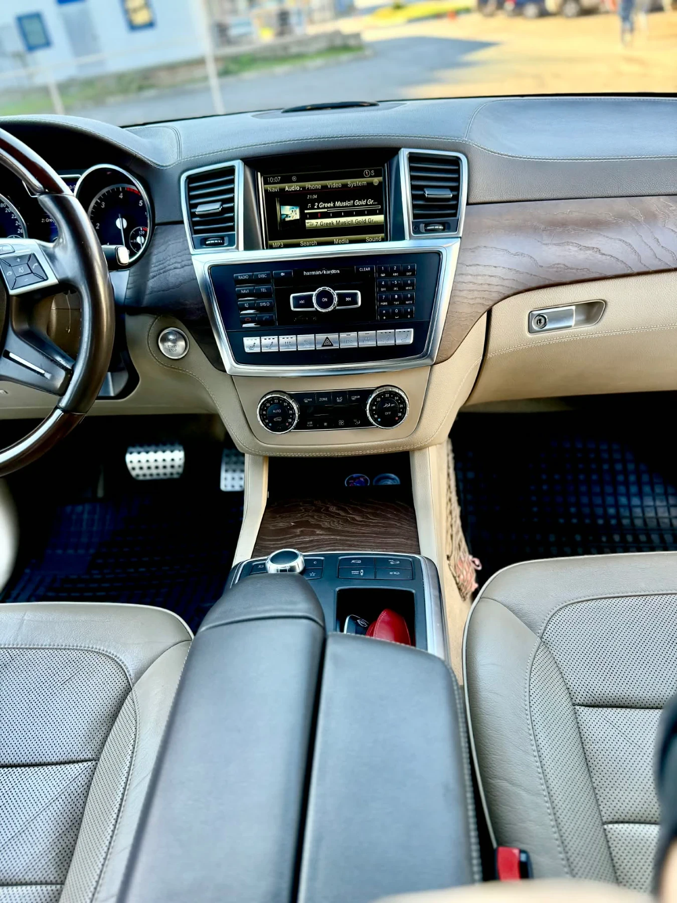 Mercedes-Benz GL 350 * 258hp* * FULL* * Сервизна история* * Обдухване* , снимка 11 - Автомобили и джипове - 54150369