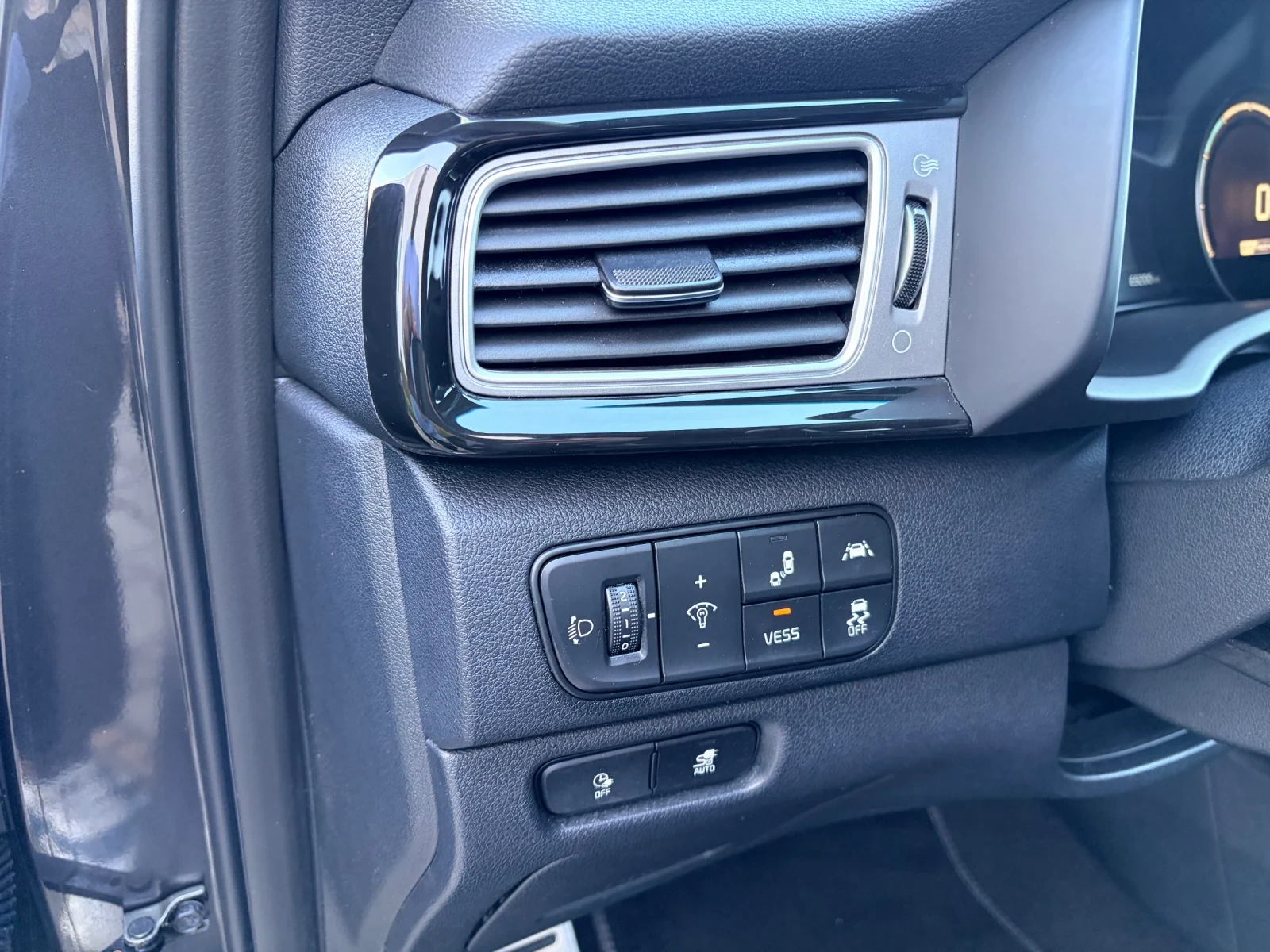 Kia Niro 99%SOH!!! FACELIFT!!! 64kw 204kc FUL!!!, снимка 10 - Автомобили и джипове - 54306080