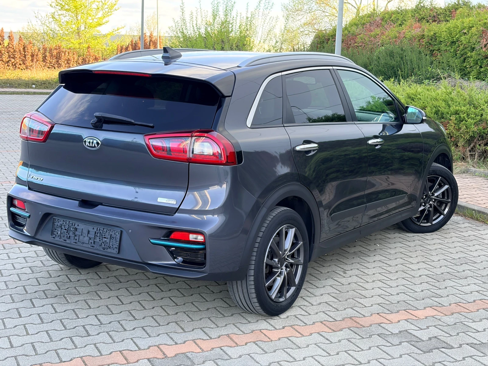 Kia Niro 99%SOH!!! FACELIFT!!! 64kw 204kc FUL!!!, снимка 4 - Автомобили и джипове - 54306080