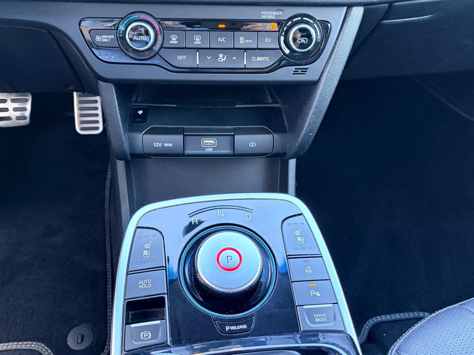 Kia Niro 99%SOH!!! FACELIFT!!! 64kw 204kc FUL!!!, снимка 9 - Автомобили и джипове - 54306080