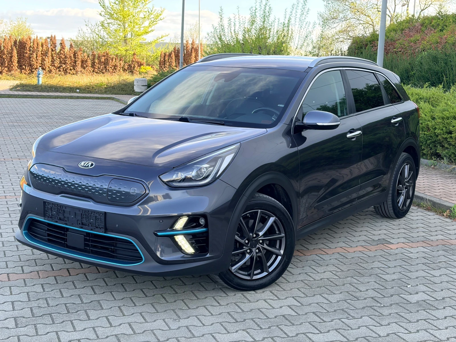 Kia Niro 99%SOH!!! FACELIFT!!! 64kw 204kc FUL!!!, снимка 2 - Автомобили и джипове - 54306080