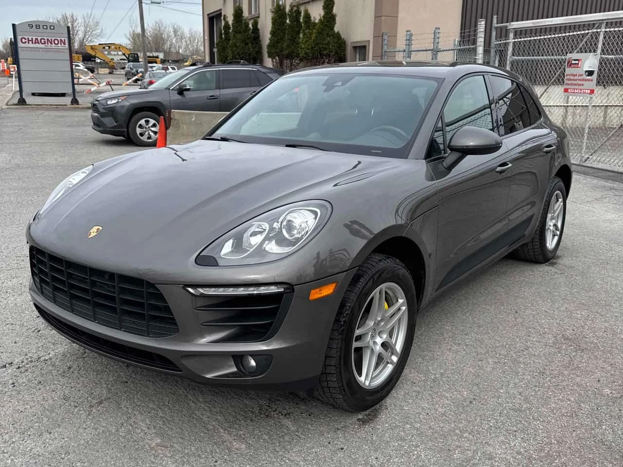 Porsche Macan AWD * КОЖА/АЛКАНТАРА* ПАНОРАМА* ПОДГРЕВИ* КАМЕРА* 