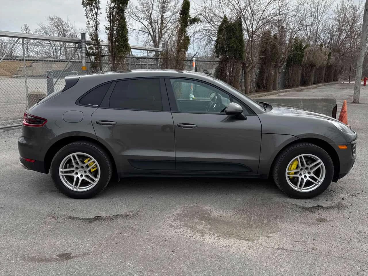 Porsche Macan AWD * КОЖА/АЛКАНТАРА* ПАНОРАМА* ПОДГРЕВИ* КАМЕРА* , снимка 4 - Автомобили и джипове - 54353314
