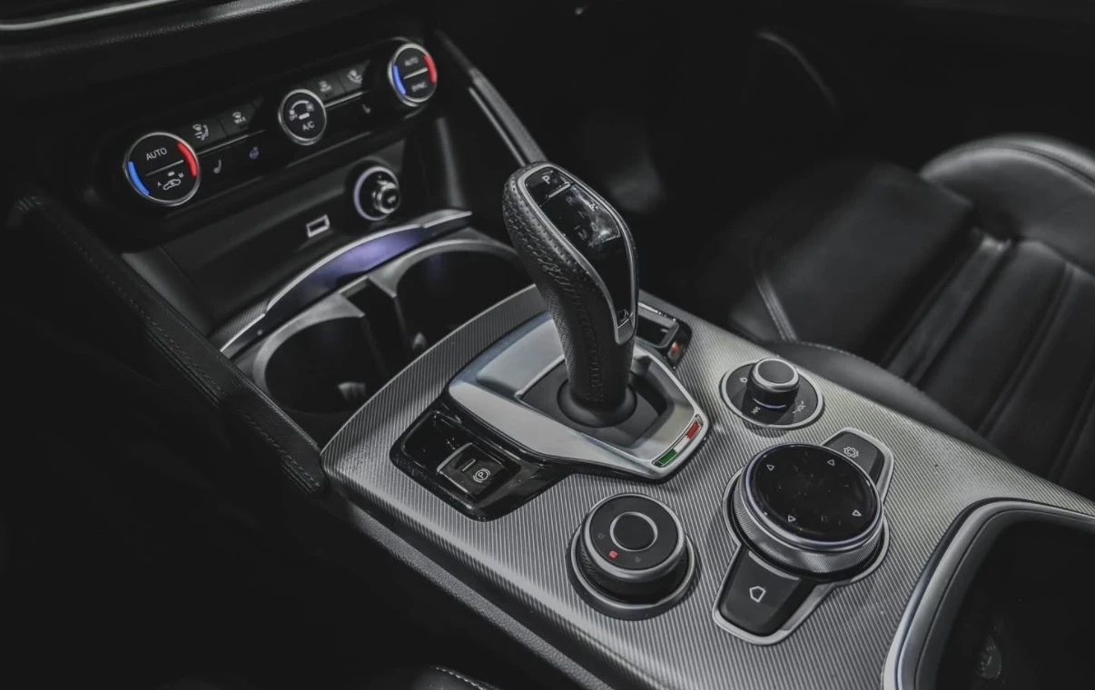 Alfa Romeo Stelvio VELOCE / 2.0T / 2022 / 32166KM / CARFAX /, снимка 9 - Автомобили и джипове - 54459819