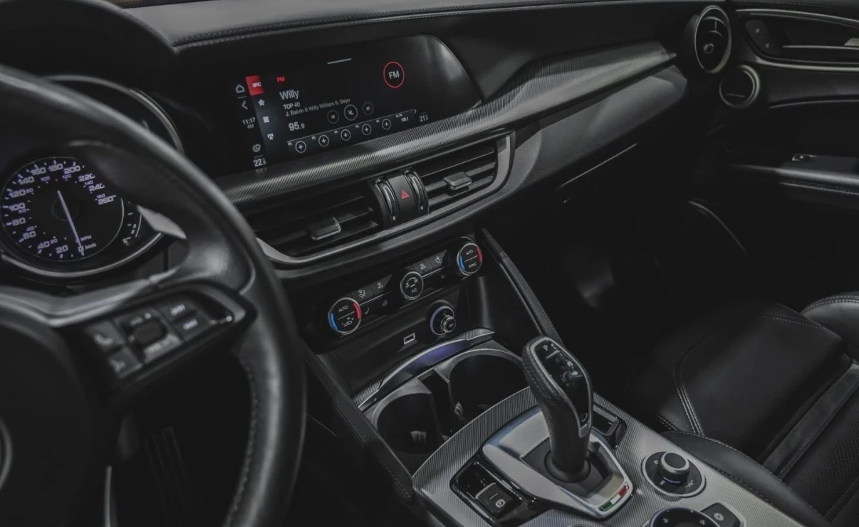 Alfa Romeo Stelvio VELOCE / 2.0T / 2022 / 32166KM / CARFAX /, снимка 8 - Автомобили и джипове - 54459819