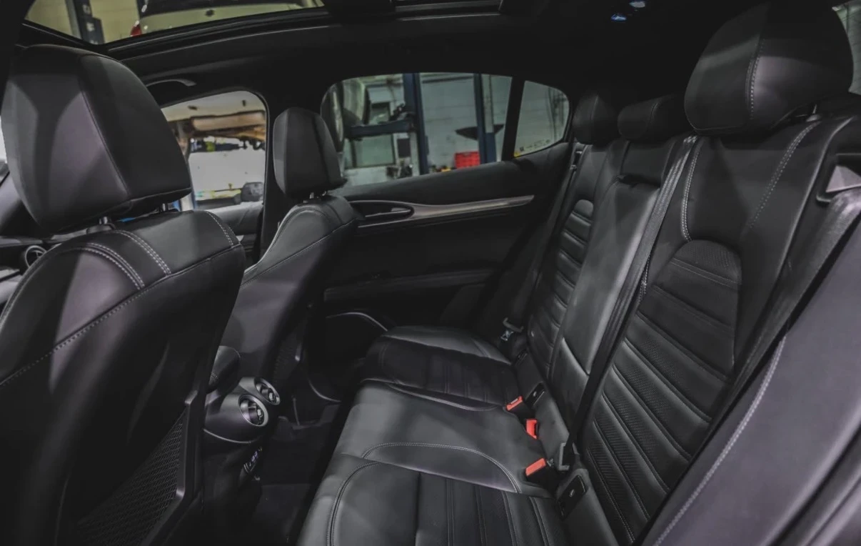 Alfa Romeo Stelvio VELOCE / 2.0T / 2022 / 32166KM / CARFAX /, снимка 13 - Автомобили и джипове - 54459819