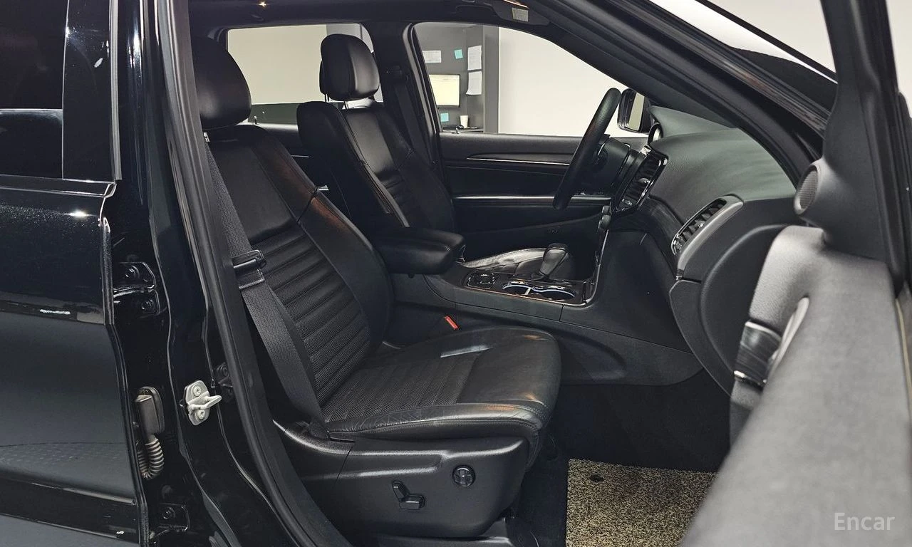 Jeep Grand cherokee 3.6* V6* 8ZF* ПОДГРЕВ* КАМЕРА* МЪРТВА* ТОЧКА* LANE, снимка 13 - Автомобили и джипове - 54981096