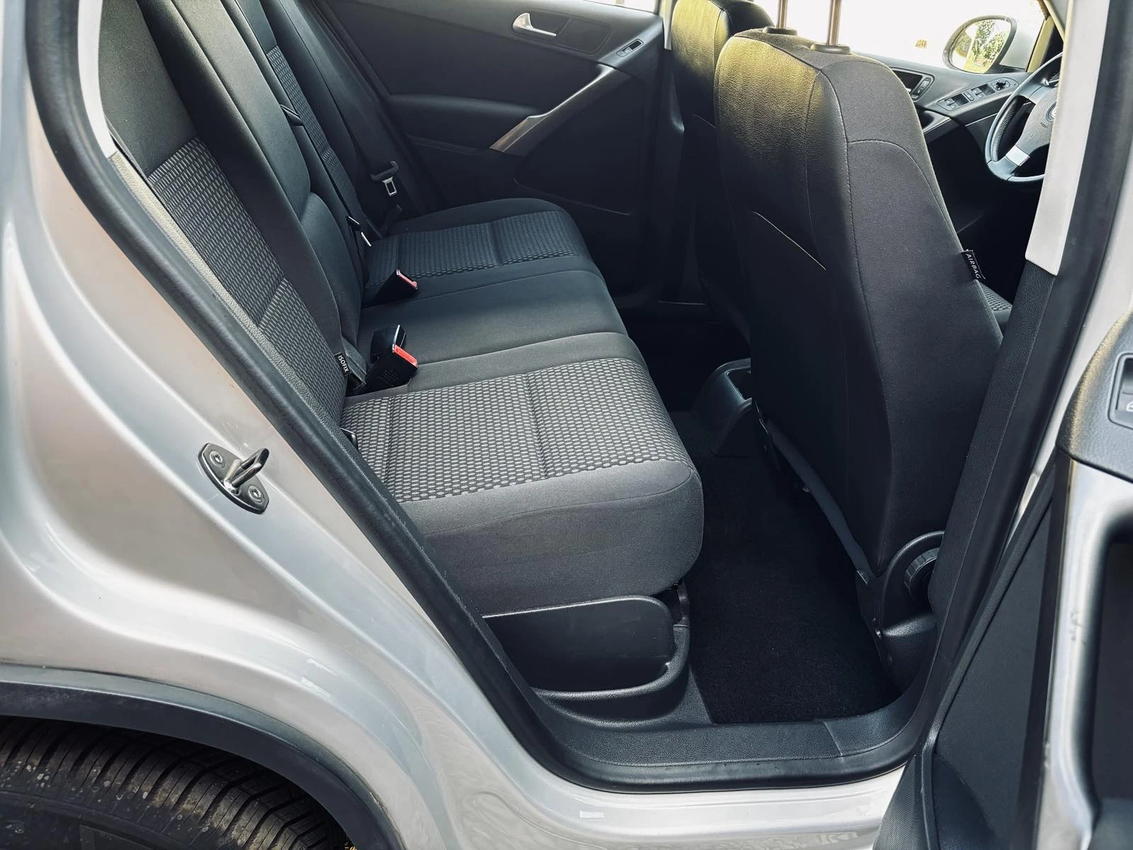 VW Tiguan, снимка 11 - Автомобили и джипове - 55067119